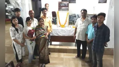 रांची : संस्कार भारती ने पूर्व प्रधानमंत्री अटल बिहारी वाजपेयी को दी भावभीनी श्रद्धांजलि