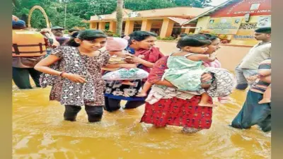 भयावह बाढ़ के आगोश में केरल तबाही से िनपटने को जारी कवायद