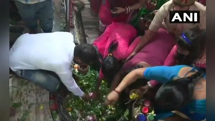 सावन की आखिरी सोमवारी आज, शिव मंदिरों में भक्तों की भीड़, ऐसे करें आसानी से पूजा