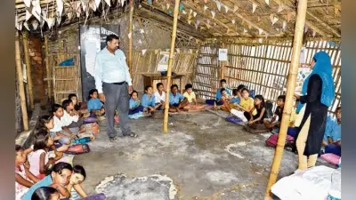 पटना : झोंपड़ी में चल रहे प्राइमरी स्कूल