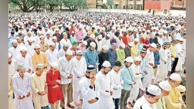 बकरीद की नमाज के लिए ईदगाह और मस्जिदों में उमड़े नमाजी, सबके लिए मांगी दुआ