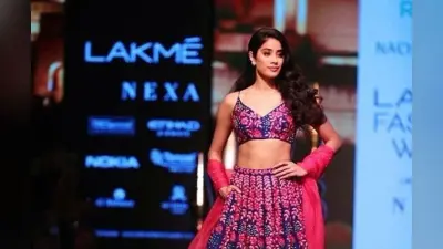 Lakme Fashion Week में रैंप पर उतरीं जाह्नवी कपूर, देखें कुछ खास तस्वीरें