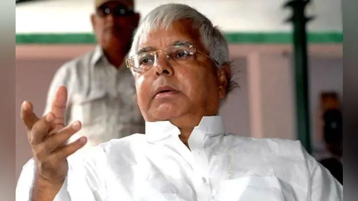 पटना : संक्रमण से बचने के लिए त्योहार पर भी लोगों से नहीं मिले लालू, डॉक्टर तैनात