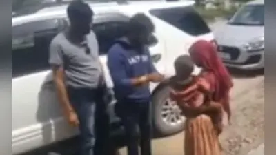 VIDEO: खेसारी लाल यादव से पैसे मांगने आई थी ये गरीब महिला, भोजपुरी स्टार ने बंधवाई राखी