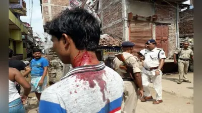 दो गुटों में हिंसक झड़प, ताबड़तोड़ फायरिंग, दो पुलिसवाले समेत पांच घायल