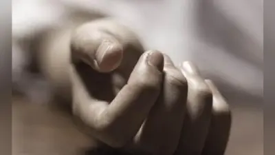 बिहारशरीफ : पानी भरे खड्ड में कार गिरने से चिकित्सक की मौत