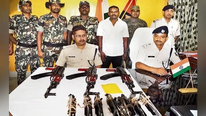 मुंगेर में तीन एके-47 व मैगजीन के साथ तस्कर पकड़ा गया