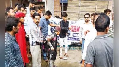 बेकाबू कार ने सात लोगों को रौंदा, कई घायल