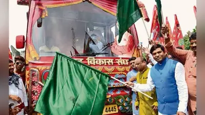 पटना : बस यात्रा को हरी झंडी दिखाकर किया रवाना, कहा, आरक्षण नहीं तो 40 सीटों पर उतारेंगे उम्मीदवार