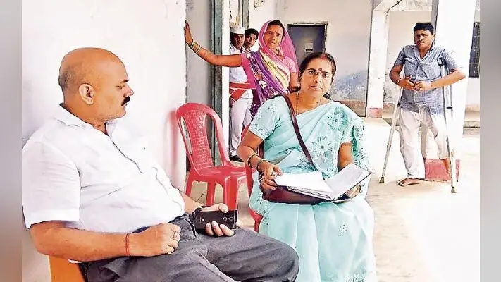 दुमका : नेत्रहीन आवासीय विद्यालय की बच्चियों ने लगाये गंभीर आरोप, संचालक करते हैं अश्लील हरकत और बातें