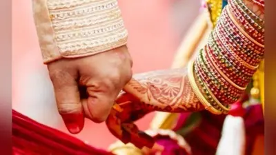 सारण : दूसरी शादी करने पहुंचे दूल्हे व बराती बने बंधक