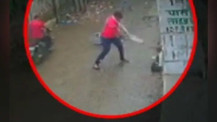VIDEO : रिटायर्ड दरोगा अब्दुल खां की पीट-पीटकर हत्या, CCTV में कैद हुए हमलावर, पुलिस ने एक को दबोचा
