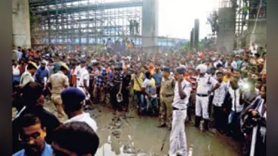 कोलकाता माझेरहाट ब्रिज हादसा: लोगों ने कहा- पुल की होनी चाहिए थी मरम्मत