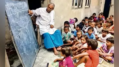 #TeachersDay : रिटायर्ड होने के बाद भी बच्चों को नि:शुल्क शिक्षा दे रहे दिव्यांग रामनरेश