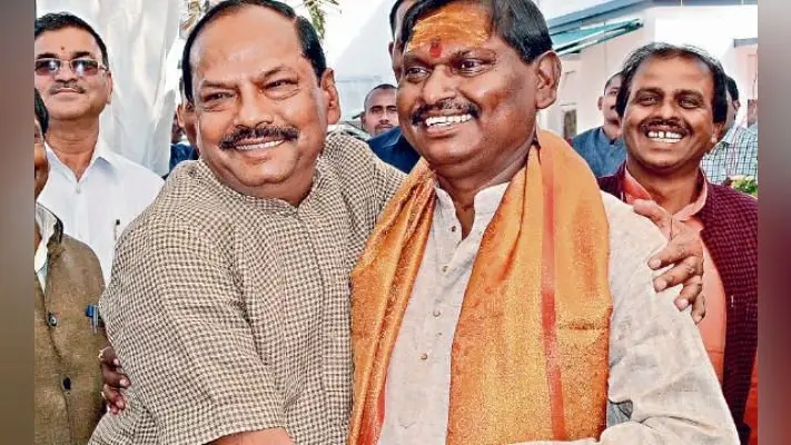 पढ़ें शिक्षक की जुबानी: रघुवर दास बचपन से ही डिक्टेटर टाइप रहा, अर्जुन मुंडा की मैंने की थी खूब पिटाई