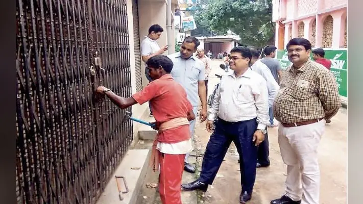 खूंटी : सीबीआइ ने नन बैंकिंग दफ्तरों का सील खोला, बरामद किये गये कागजात