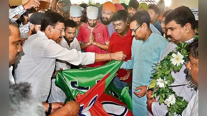 रांची : गामा सिंह को अश्रुपूर्ण विदाई, पंचतत्व में हुए विलीन, अंतिम यात्रा में शामिल हुए पूर्व मुख्यमंत्री मुंडा सहित सांसद व विधायक