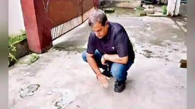 रांची : स्टेशन रोड के दशमेश अपार्टमेंट में तप रही जमीन,पानी डालते ही बन जाता है भाप, आज तोड़ा जायेगा फ्लोर