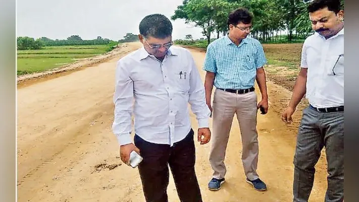 रांची : लोकल मेटेरियल से बन रही है भारी वाहनों के चलने लायक टू लेन सड़क, नीदरलैंड से ली गयी तकनीकी सहायता