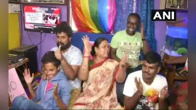 #Section377 : फैसला सुनते ही आंखों में आ गये खुशी के आंसू, देखें वीडियो