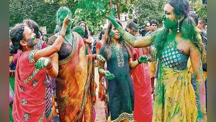 Section 377: सुप्रीम कोर्ट का ऐतिहासिक फैसला, दुनियाभर की मीडिया ने दिल खोलकर किया स्वागत