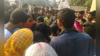 बेटी को प्रेमी के साथ देख कर मचाया शोर, भीड़ ने युवक को पीटा