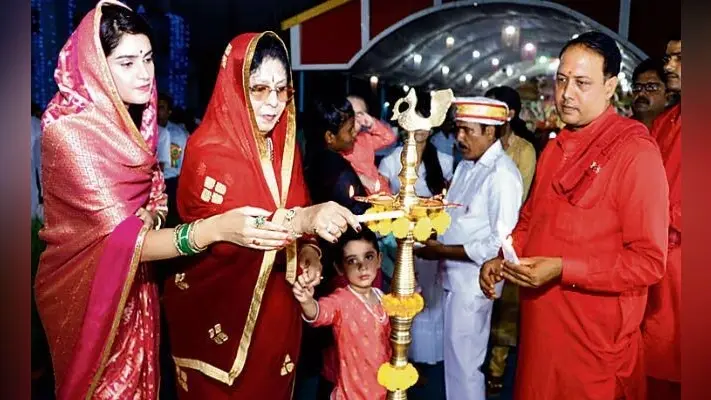हथुआ : महोत्सव में थाईलैंड के बौद्ध भिक्षु हुए सम्मानित