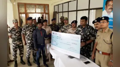 खूंटी : दो लाख का इनामी नक्सली व एरिया कमांडर महेंद्र मुंडा उर्फ रितेश मुंडा ने किया सरेंडर