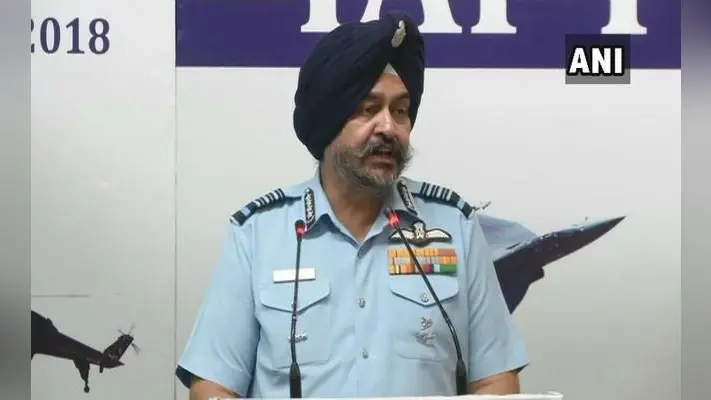एयर चीफ मार्शल बी एस धनोआ ने राफेल मसले पर किया सरकार का बचाव, कहा, पहले भी होती रही है ऐसी खरीद