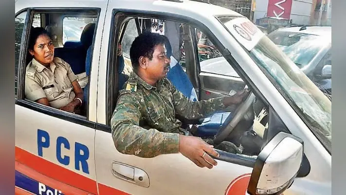 रांची : आमलोगों पर सख्त, पर खुद ही नियम नहीं मानते पुलिस के अधिकारी व जवान