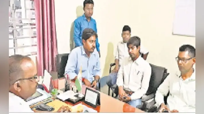 सिमडेगा : पूर्व विधायक नियेल तिर्की ने जेई को पीटा