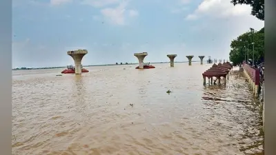 पटना : गांधी घाट पर गंगा खतरे के निशान से एक मीटर ऊपर, जारी किया गया ऑरेंज अलर्ट