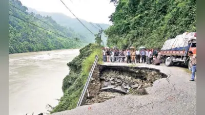 कालिम्पोंग : राष्ट्रीय राजमार्ग -10 का बीस मीटर हिस्सा तीस्ता में समाया