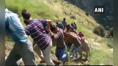 जम्मू-कश्मीर: एक महीने में तीसरी बड़ी दुर्घटना, बस खाई में गिरी, 13 की मौत
