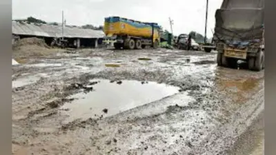 बेनाचिति भगत सिंह नगर की जर्जर सड़क से परेशानी