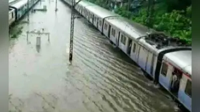 जलजमाव के चलते डेमू ट्रेन रद