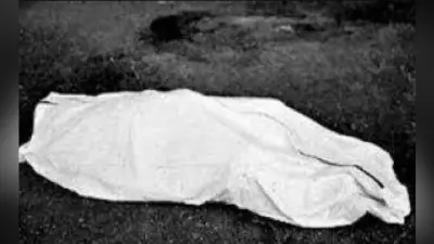 जमशेदपुर : हत्या के बाद पांच दिन से सड़क पर पड़ा है शव, दो आरोपियों को ग्रामीणों ने बांध कर रखा है