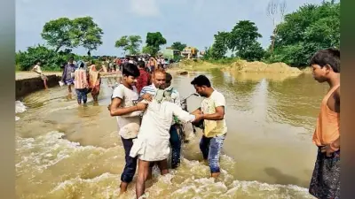 मधुबनी : पानी चढ़ने से डायवर्जन टूटा, आवागमन बंद