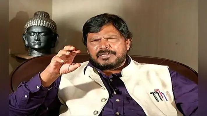 मुझे पेट्रोल-डीजल के बढ़ते दामों से फर्क नहीं पड़ता, क्योंकि मैं मंत्री हूं : अठावले