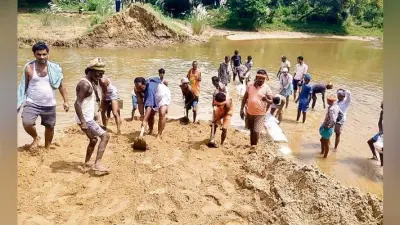 मखदुमपुर : श्रमदान से बांधा मंझोस-नारायणपुर बांध