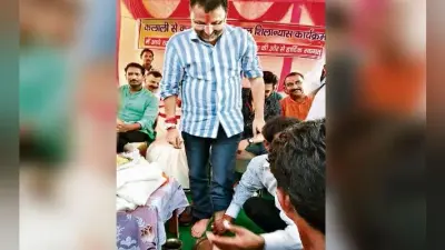 गोड्डा : ….जब हाइलेवल पुल के शिलान्यास की खुशी में भाजपा के पूर्व प्रखंड महामंत्री ने सांसद निशिकांत का पांव धो कर पीया