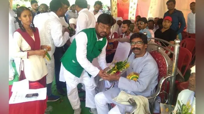 रघुवर सरकार पर बरसे हेमंत, कहा- अलग राज्य का विरोध करने वाले गद्दी पर बैठकर कर रहे हैं शोषण
