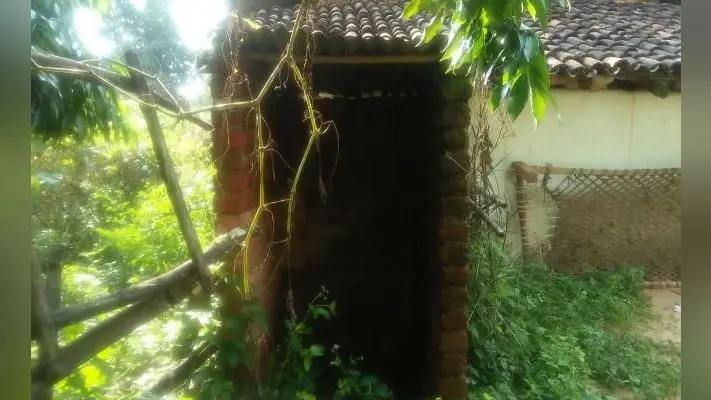 सिमडेगा : 60 से अधिक घरों में शौचालय निर्माण कार्य अधूरा, खुले में शौच करने को विवश ग्रामीण