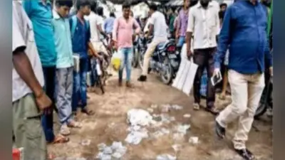 बिहार में इस जगह बीच बाजार लोगों में मची शराब लूटने की होड़