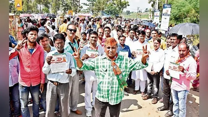 रांची : जुलूस की शक्ल में पहुंचे महानगर भाजपा के सदस्य