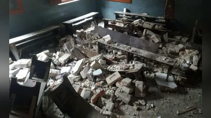 बिहार के इस स्कूल में बच्चे कर रहे थे पढ़ाई तभी गिरी छत, हादसे में एक की मौत, दर्जनों घायल