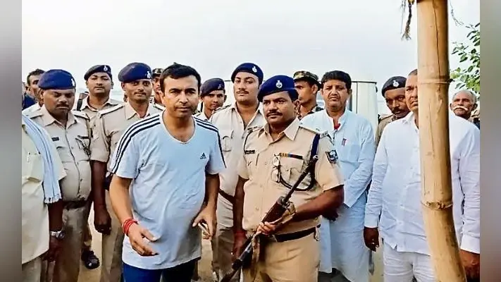 पटना : बालू माफियाओं ने माइनिंग अधिकारी और सुरक्षा बलों पर किया हमला, सैप जवान की लोडेड राइफल लूटी