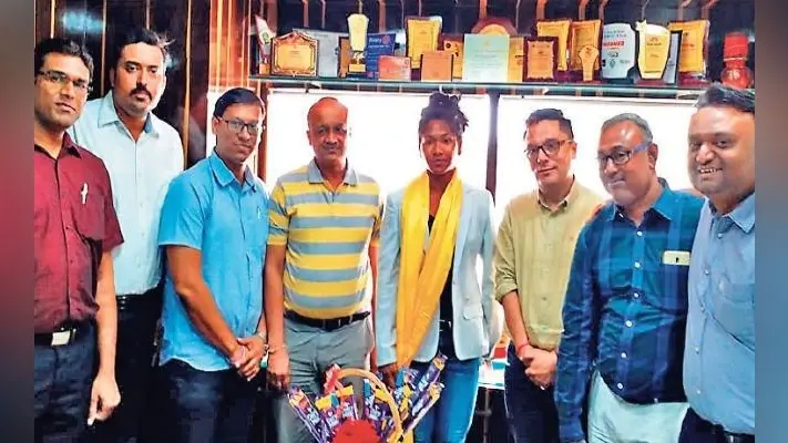 सिलीगुड़ी : एशियन गेम्स में गोल्ड मेडल जीतने वाली जलपाईगुड़ी की गोल्डन गर्ल स्वप्ना बर्मन को हो रही इनामों की बरसात