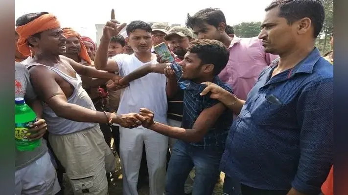 दिनदहाड़े 90 हजार लूट कर भागा, चढ़ा लोगों के हत्थे