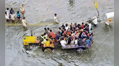 पटना : राहत के इंतजार में टकटकी लगाये पीड़ित